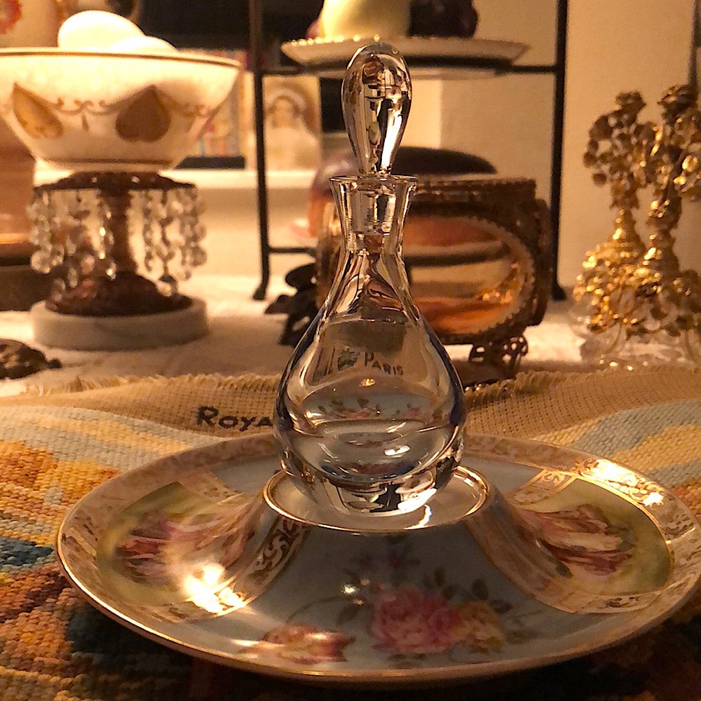 EUC- Vintage Hand-Blown Crystal Perfume Potion Bottle